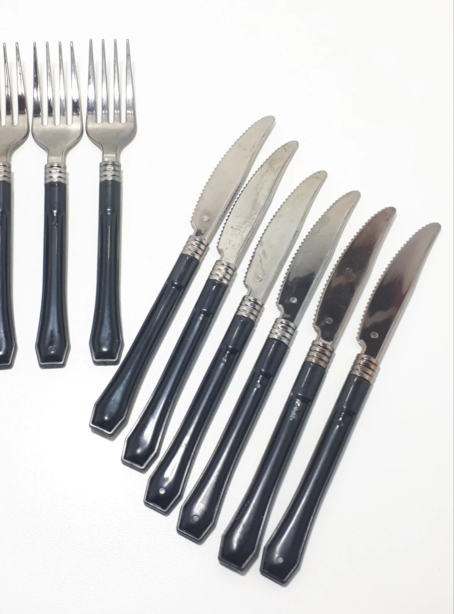 18 Piece Outdoor Plastic Cutlery Set – Ideal For Picnic Use - Image 4