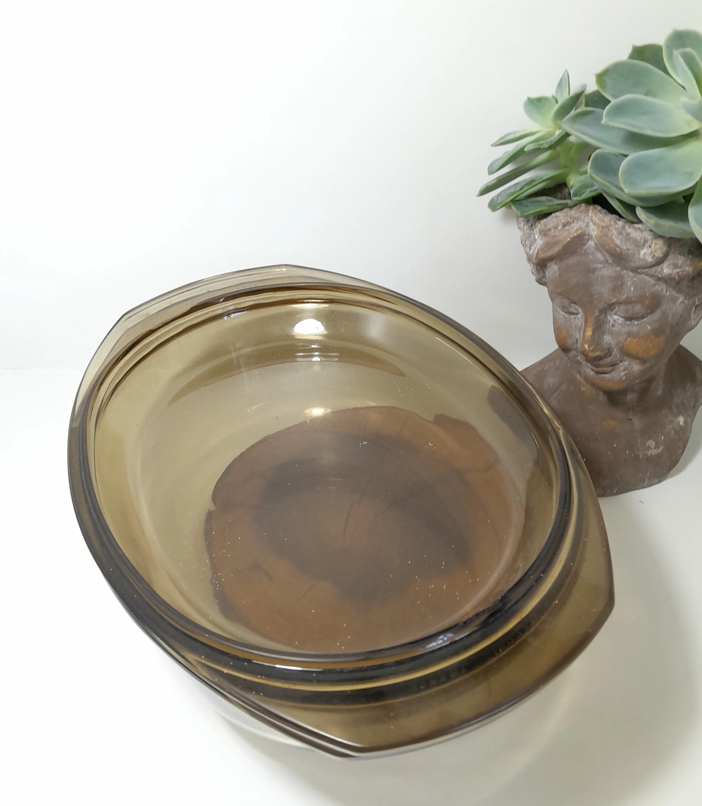 Extra Large Vintage Arcopal Smoked Glass Casserole Dish with Lid - Image 4