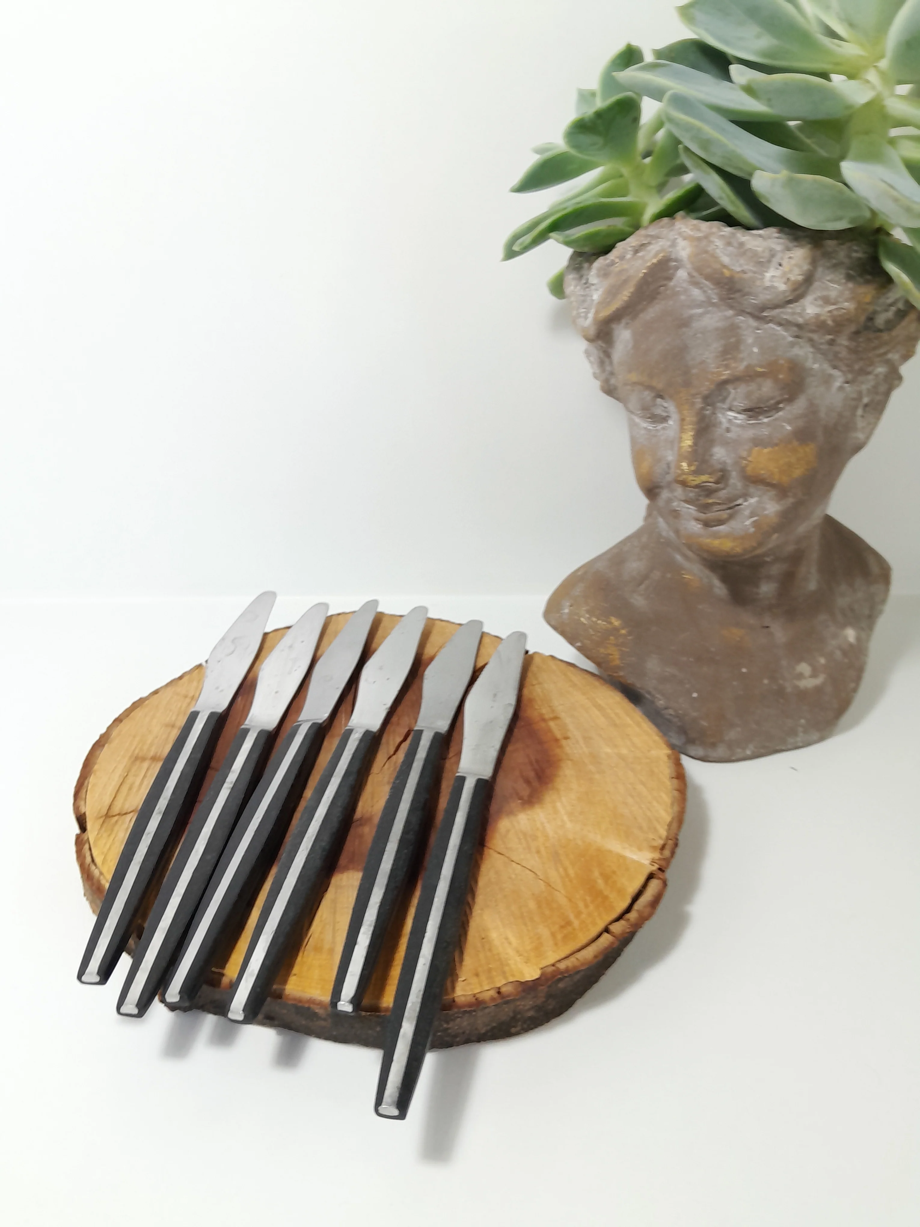 Vintage Set of 6 Stainless Steel Dinner Knives - Japan - Image 5