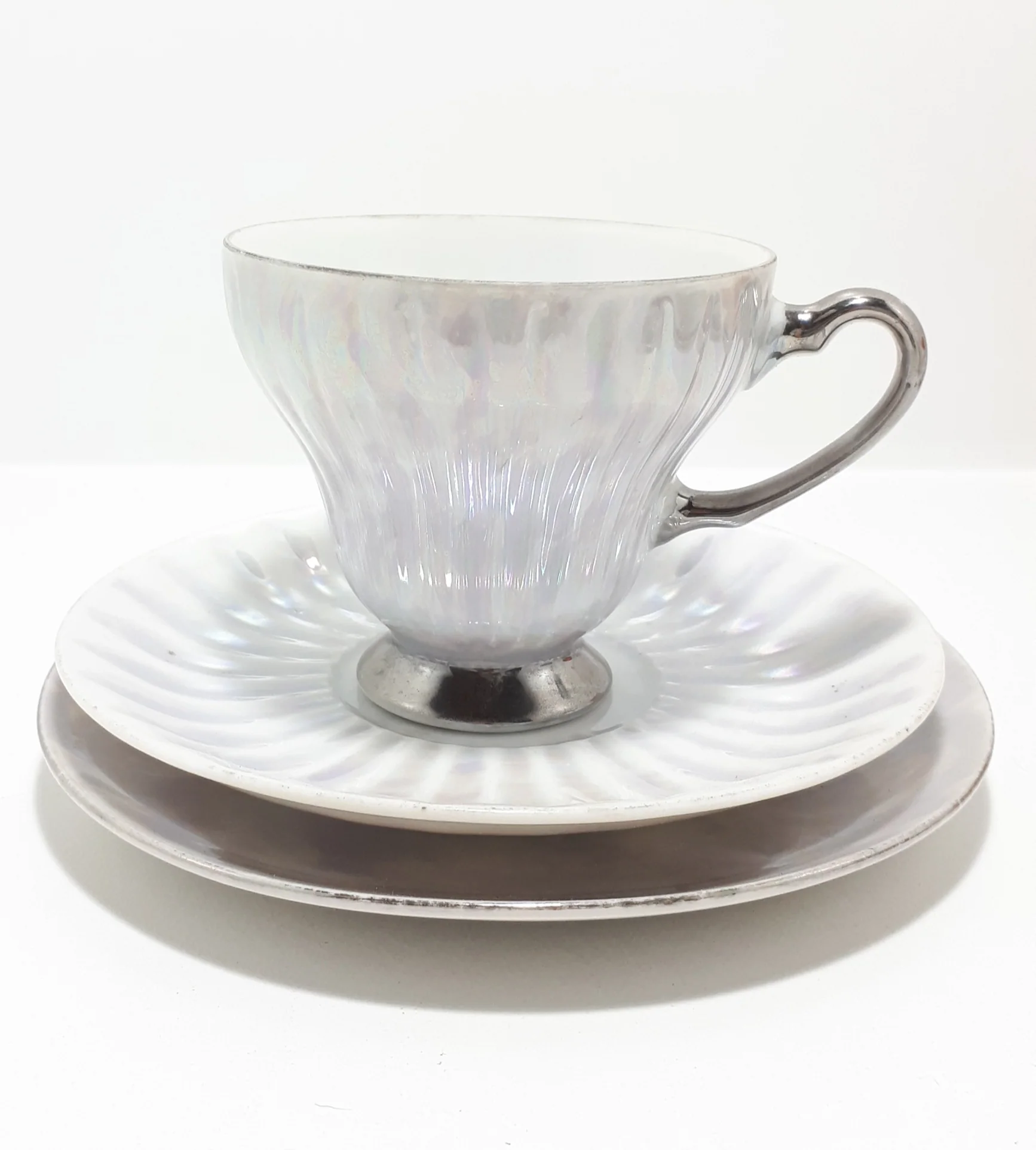 Vintage Unmarked Lustre Tea Trio – Cup, Saucer & Tea Plate - Image 9